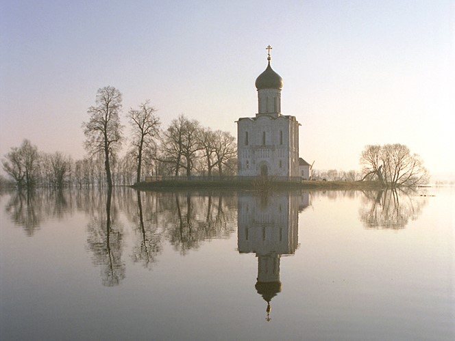 Храм на нерли весной