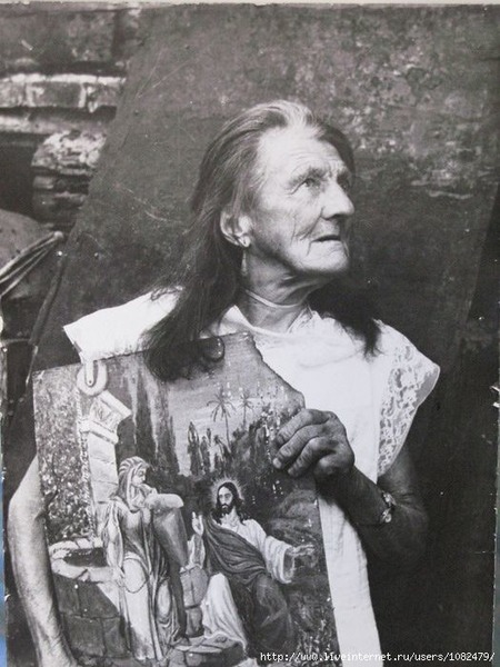 Matushka Natalia with an icon