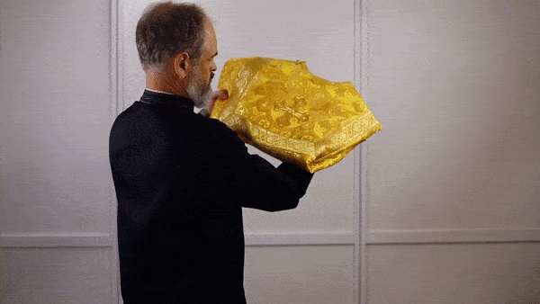 2 Ways to Fold Your Sticharion