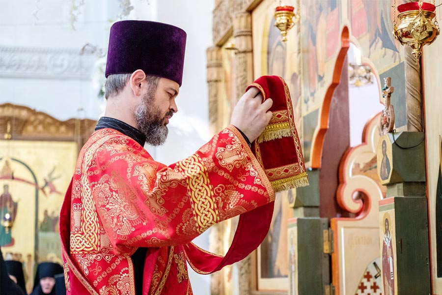 How to Wear a Kamilavka? - Tips for Clergy