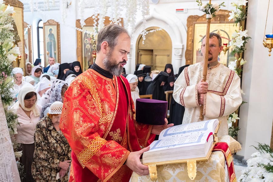 How to Wear a Kamilavka? - Tips for Clergy