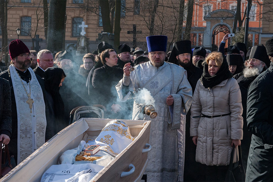 diverging practices of burials