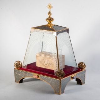 Fire clay tabernacle under a glass cupola