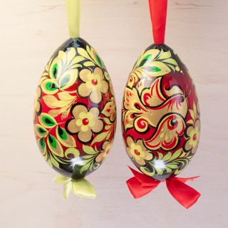 wooden egg with Easter pattern and a bow