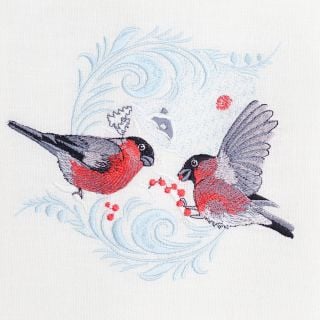 Table napkin with embroidered robins 