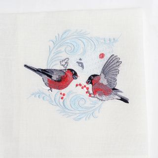 Table napkin with embroidered robins 