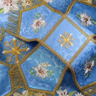 Chalice covers and veil with lilies embroidery and fringe 