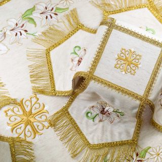 Embroidered Chalice covers and veil with Lilies embroidery made with silk threads