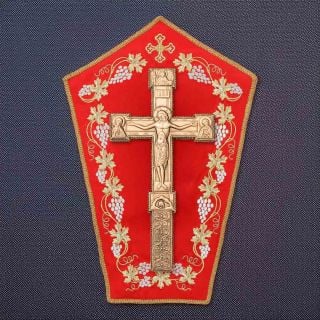 Red church napkin for the Holy Cross with embroidered grapes and cross