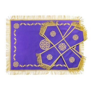 Chalice covers and veil with embroidered pattern and tassels