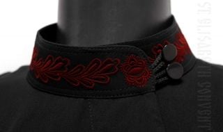 purple embroidered collar