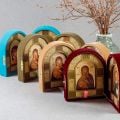 Diptych in velvet case with icons of Our Lady of Vladimir and Savior