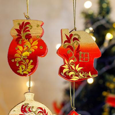 sets with hanging figurines