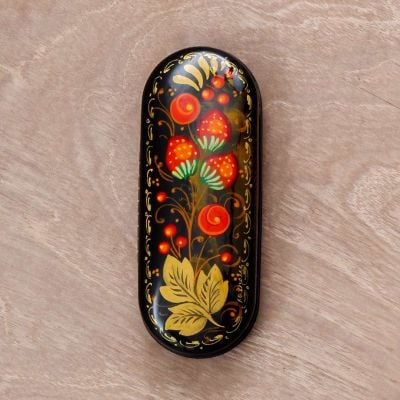 strawberries with leaves glasses case