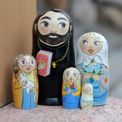 Family nesting doll set of 5