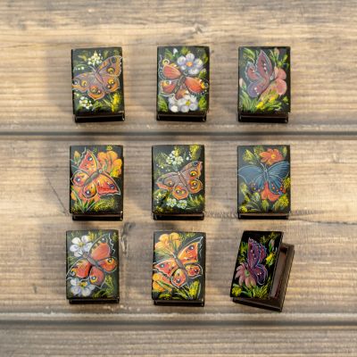 Lacquer Box With a Butterfly Small
