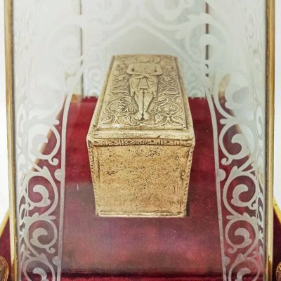 Fire clay tabernacle under a glass cupola
