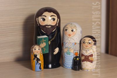 Family nesting doll set of 5
