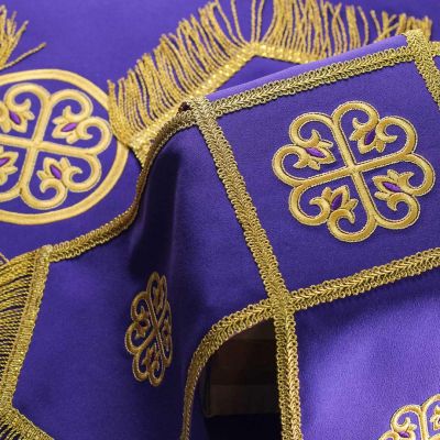 Chalice covers and veil with embroidered pattern and tassels