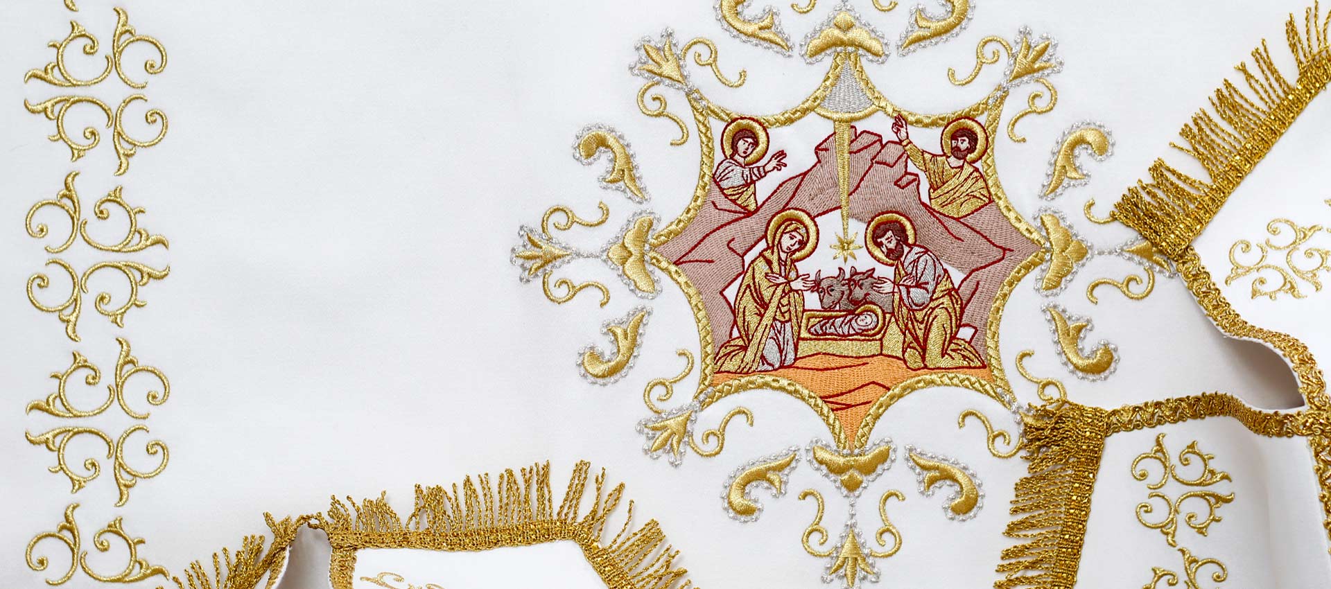 white-chalice-covers-and-veils-for-nativity